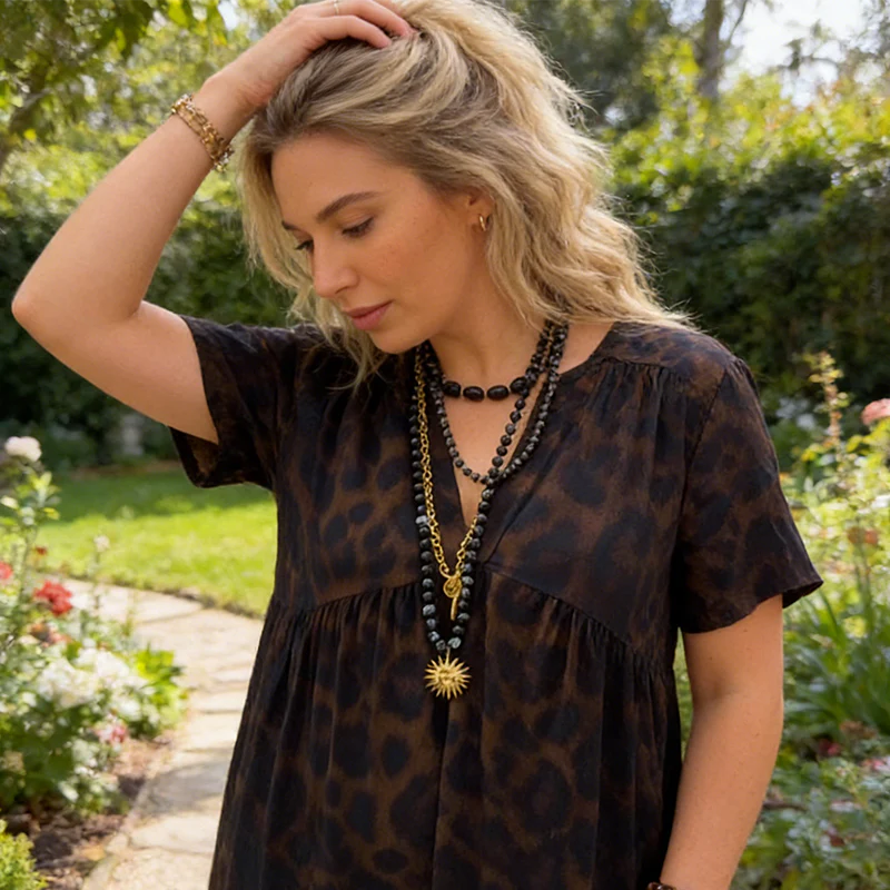 Sonia - Vestido con estampado de leopardo y escote en V